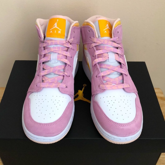 💖💛NIKE AIR JORDAN 1 MID SE GS SNEAKERS💛💖 - Picture 4 of 11